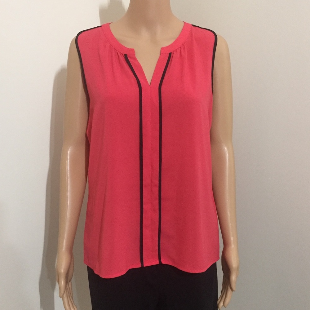 Calvin Klein || Woman’s sleeveless blouse like new Sz medium